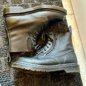 DR. MARTENS 1460 PASCAL MONO LACEUP